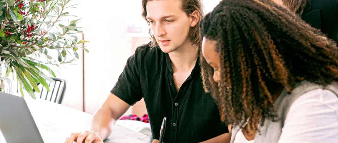 Start up financiering hier moet je op letten
Photo by Canva Studio: https://www.pexels.com/photo/man-working-on-laptop-while-woman-takes-notes-3153199/